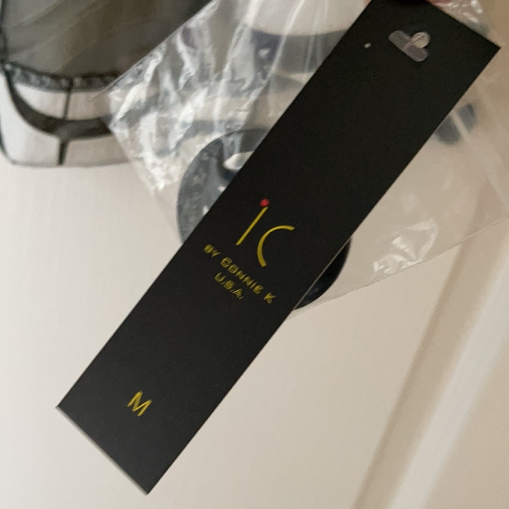 IC Collection
One Button Jacket - Picture 11 of 11